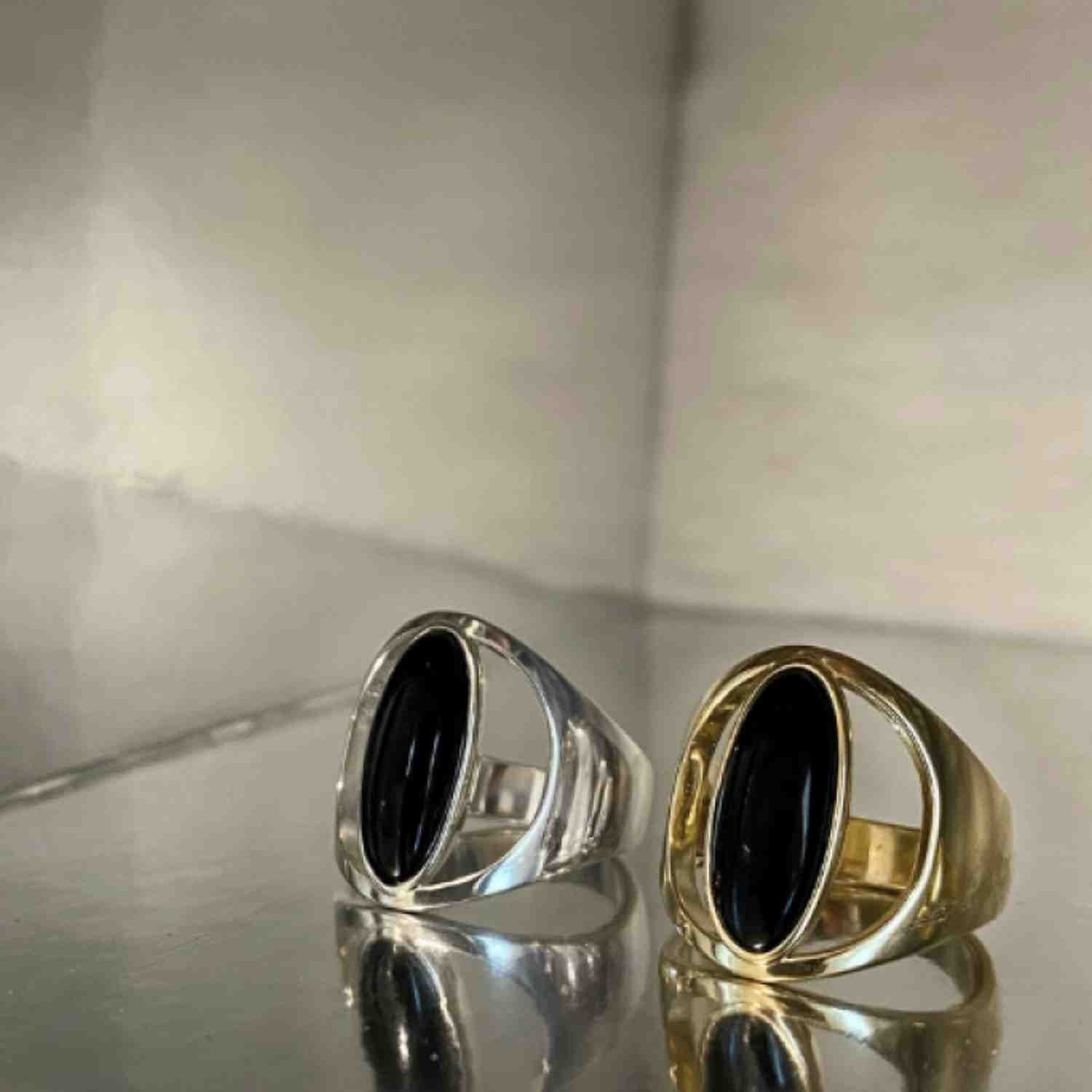 EVELYNE-M ONEIRO | Black Onyx Inception - Ring - Gold