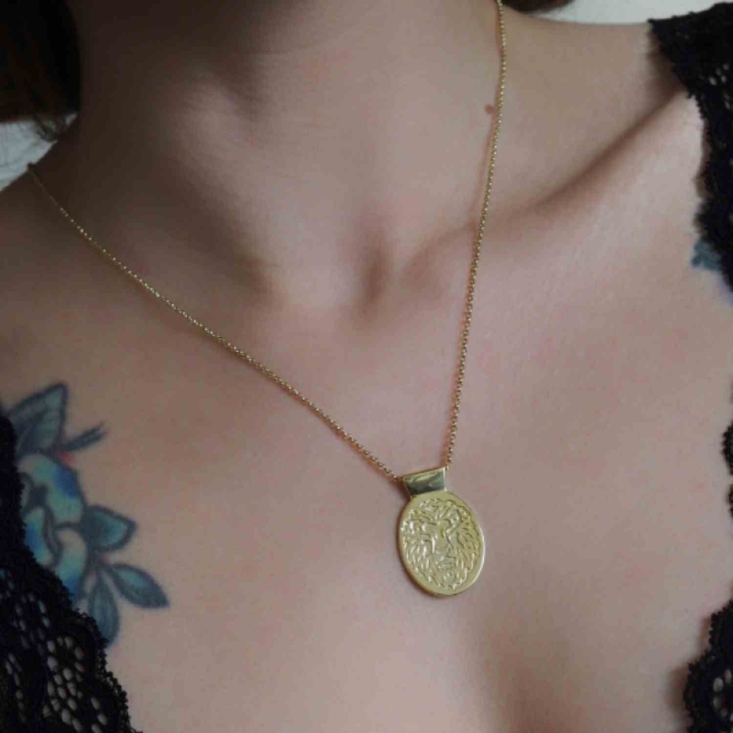 EVELYNE-M 55cm ONEIRO | Lion - Necklace - Gold