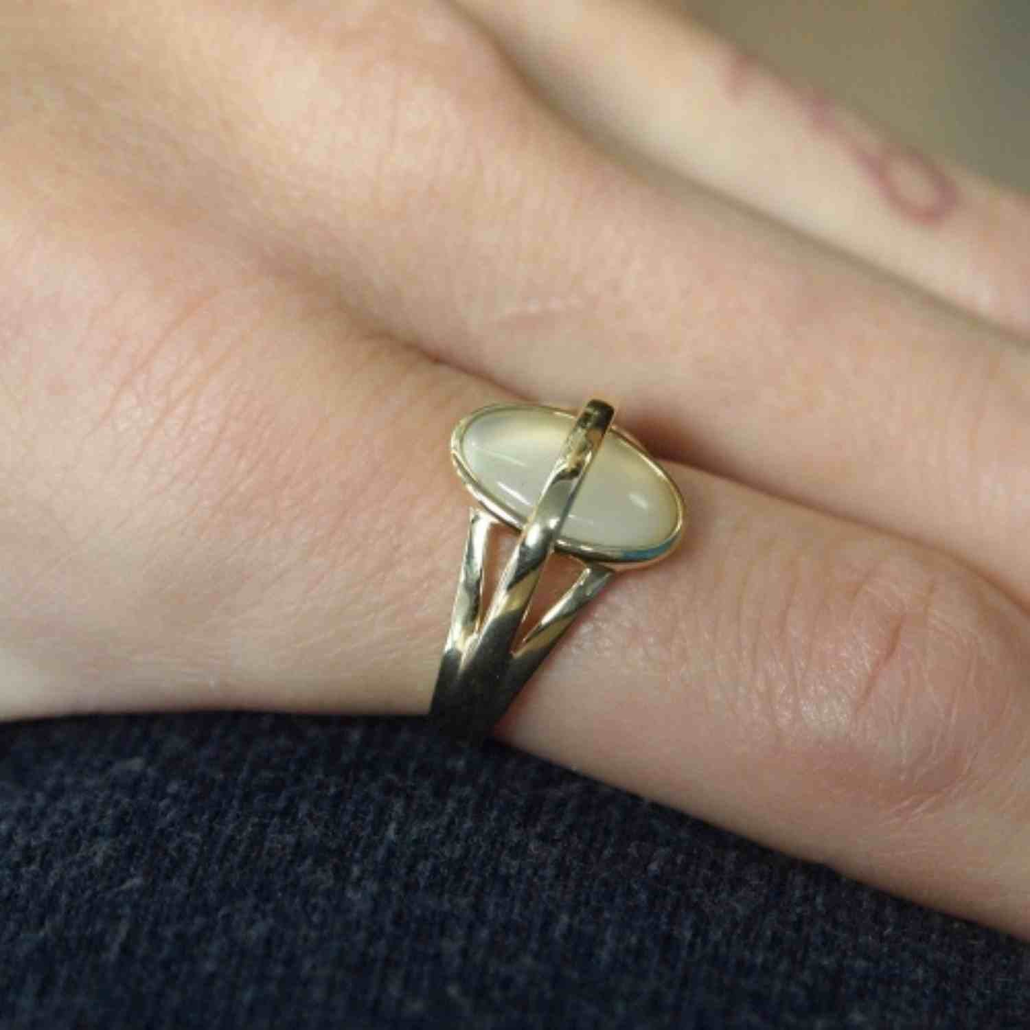 EVELYNE-M ONEIRO | Paper Moonstone Unite - Ring - 18 Karat Gold