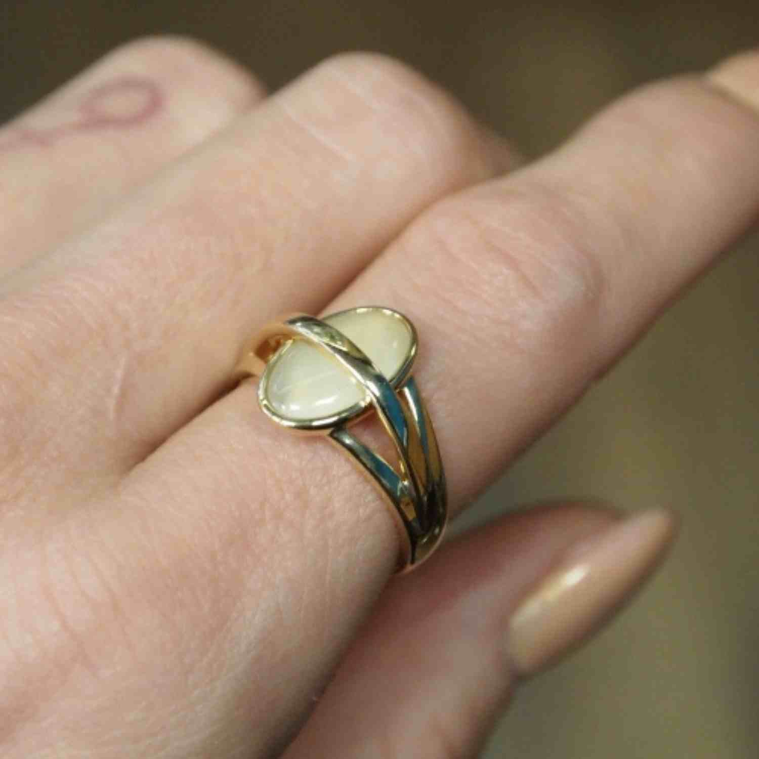 EVELYNE-M ONEIRO | Paper Moonstone Unite - Ring - 18 Karat Gold