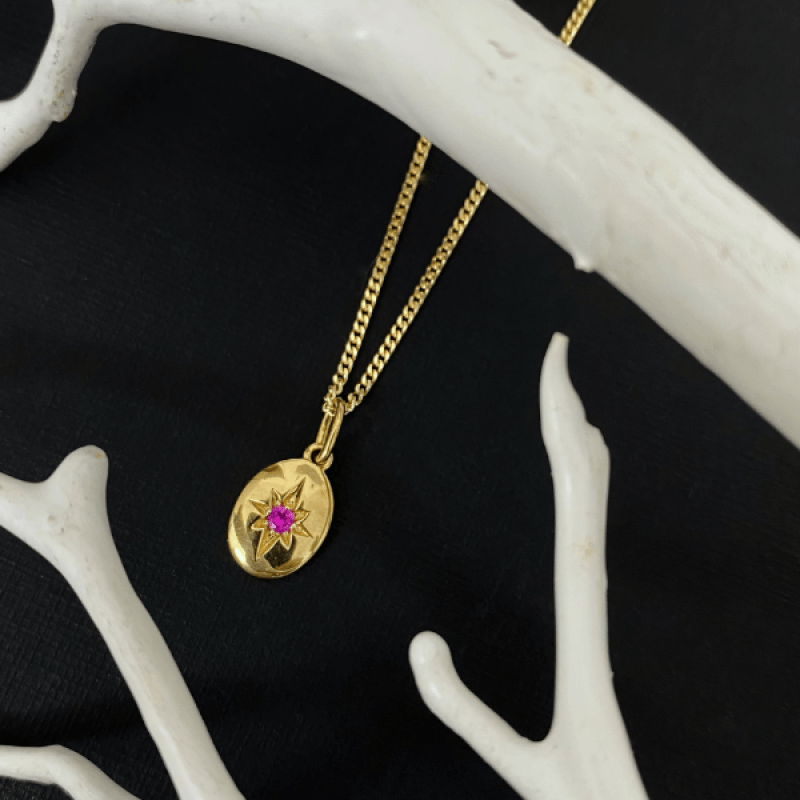 EVELYNE-M ONEIRO | Polarstar Ruby - Pendant - 18 Karat Gold