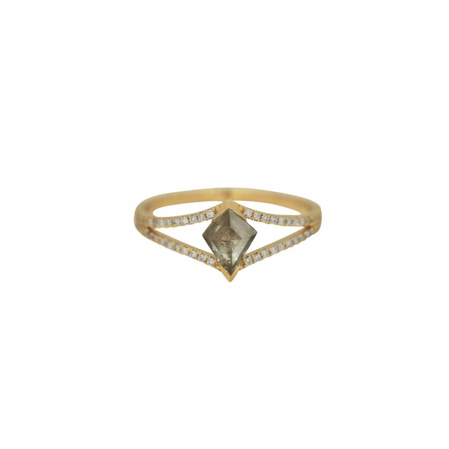 EVELYNE-M 52 OPALIA | Rhombus Split Warmgrey Rustic Diamond - Ring - 18 Karat Gold (ONE OF A KIND)