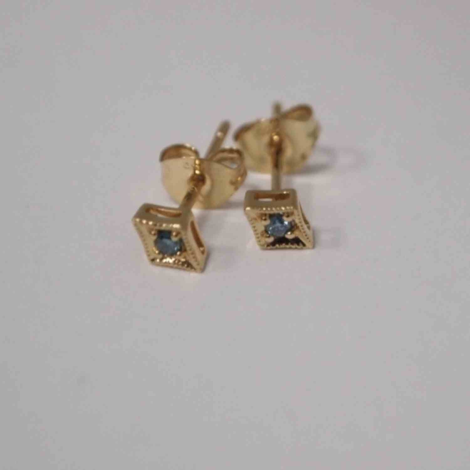 EVELYNE-M OPALIA | Vintage Rhombus Blue Diamond - Stud Earring - 18 Karat Gold