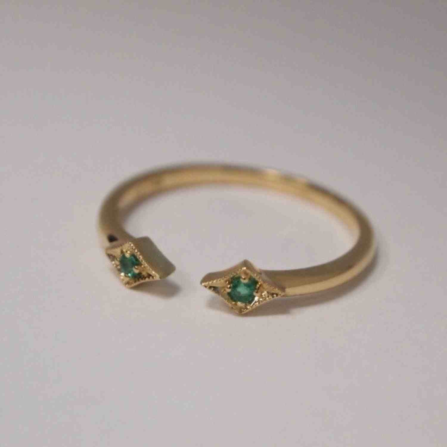 EVELYNE-M OPALIA | Vintage Rhombus Emerald - Ring - 18 Karat Gold