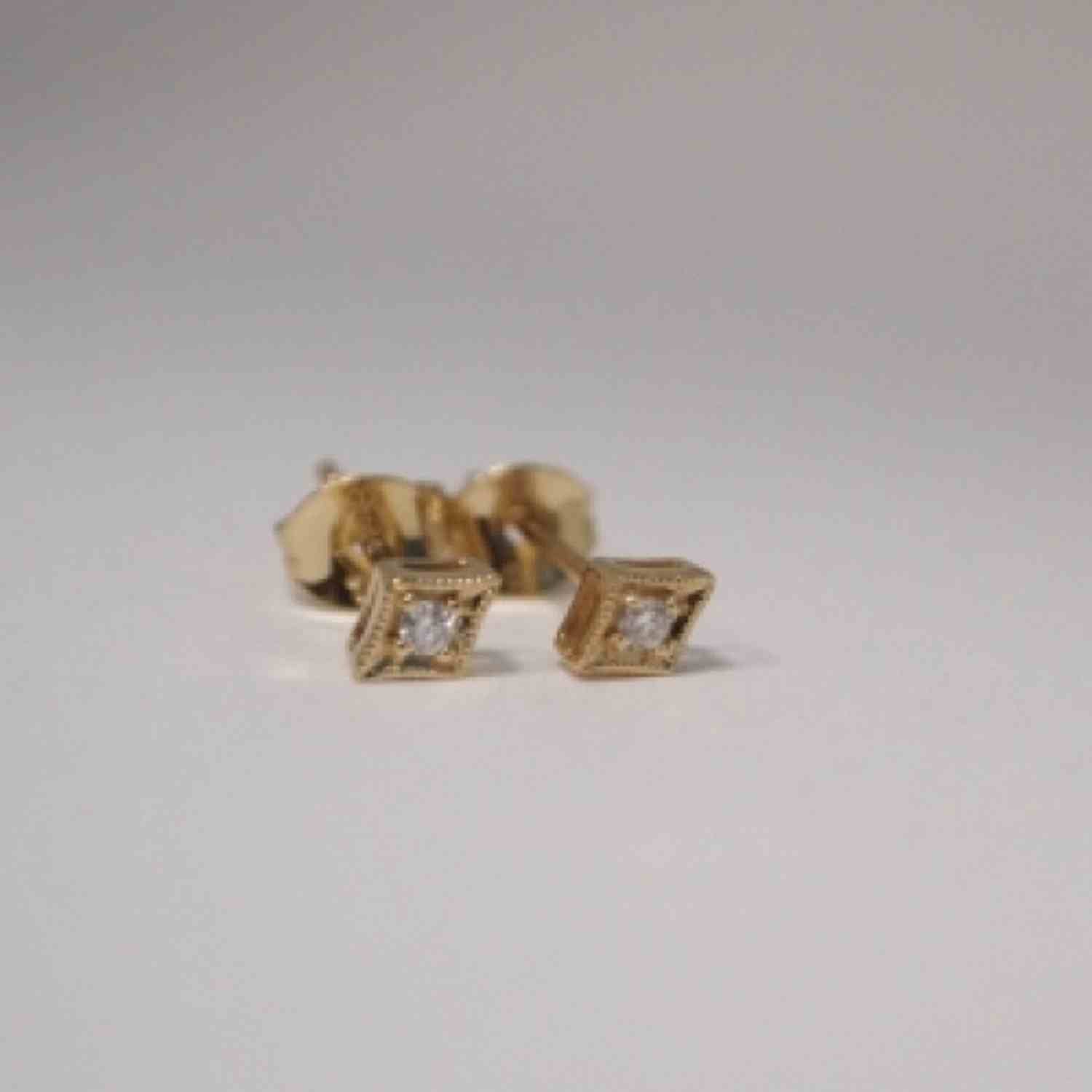 EVELYNE-M OPALIA | Vintage Rhombus White Diamond - Stud Earring - 18 Karat Gold