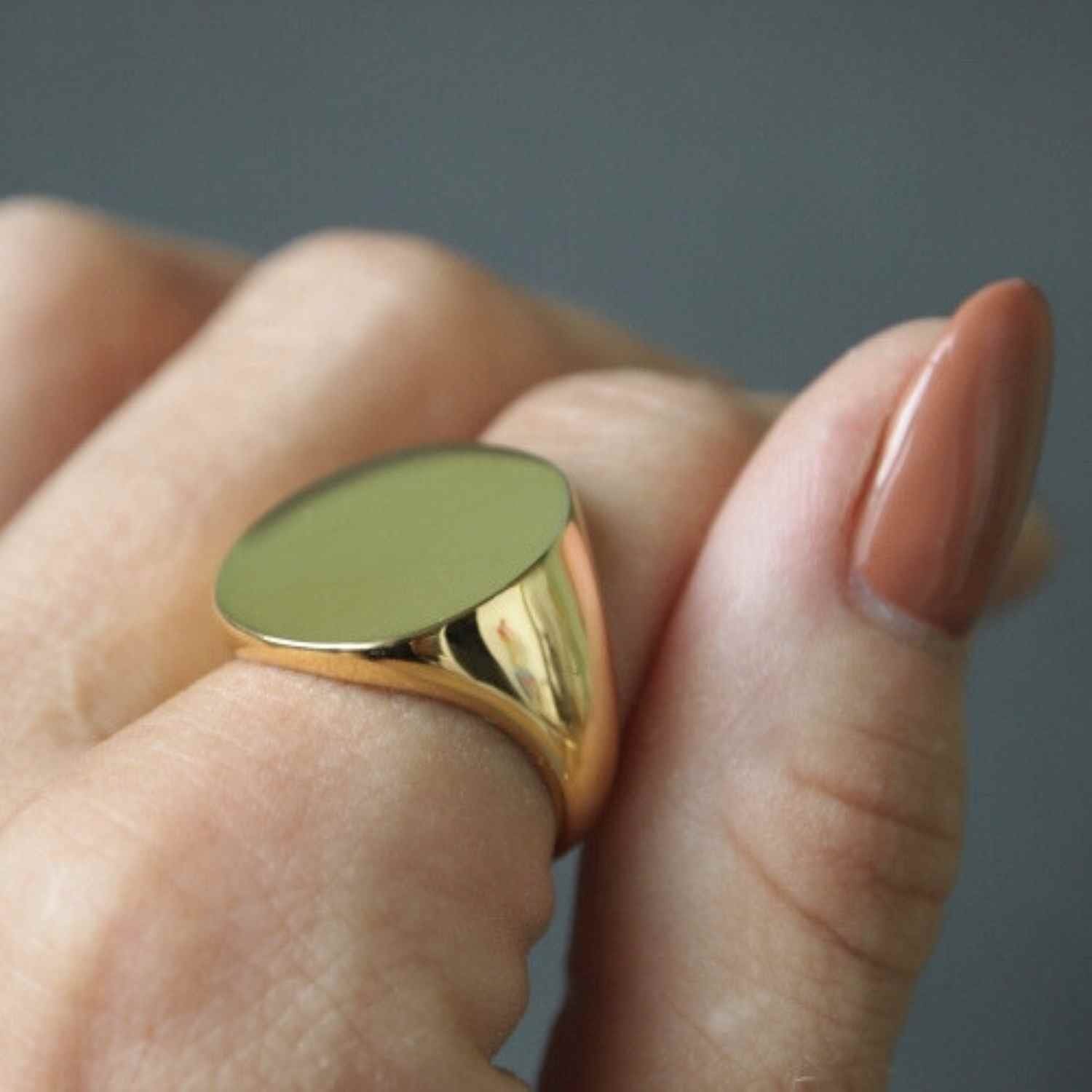 EVELYNE-M PAILLETTE | Big Signet - Ring - Gold