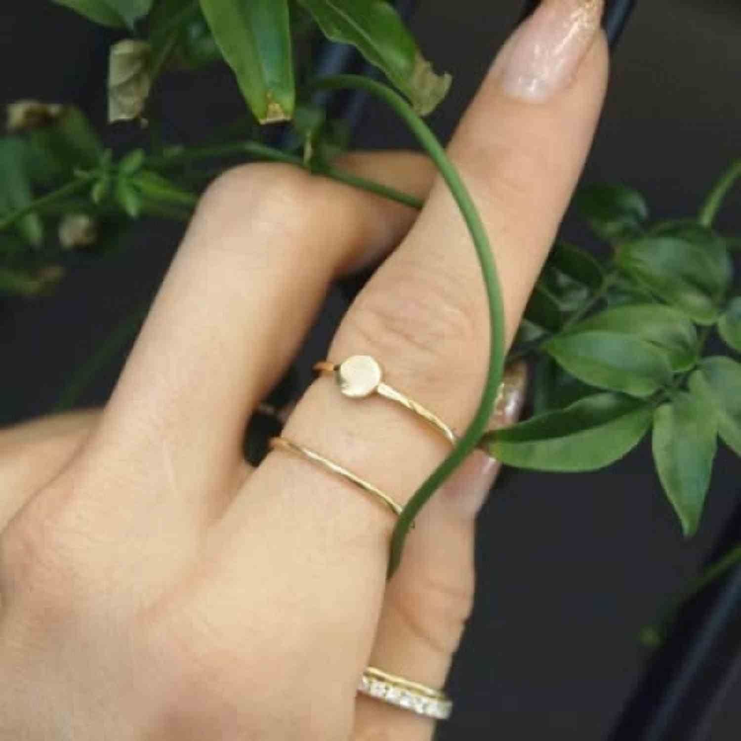 EVELYNE-M PAILLETTE | Single M - Ring - Gold