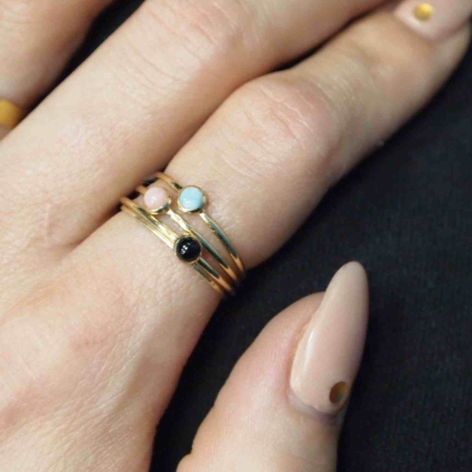 EVELYNE-M PETIT POINT | Onyx Petit - Ring - 18 Karat Gold