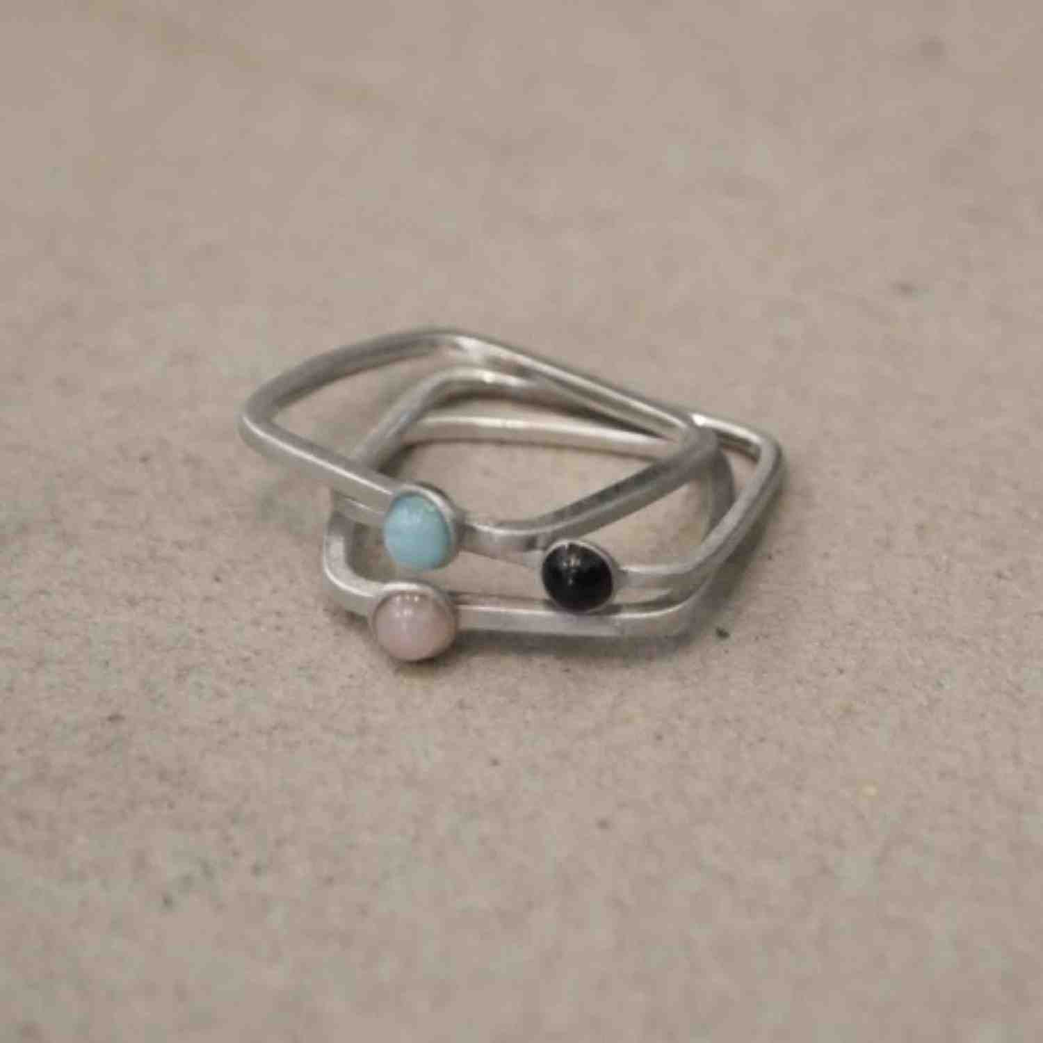 EVELYNE-M PETIT POINT | Pink Opal Rectangular - Ring - Silver