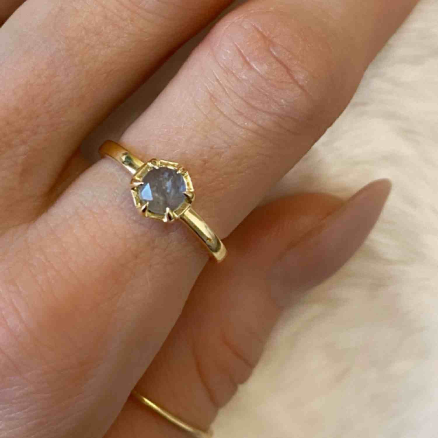 EVELYNE-M SMILODON | Aquamarine Claw Solitaire - Ring - 18 Karat Gold