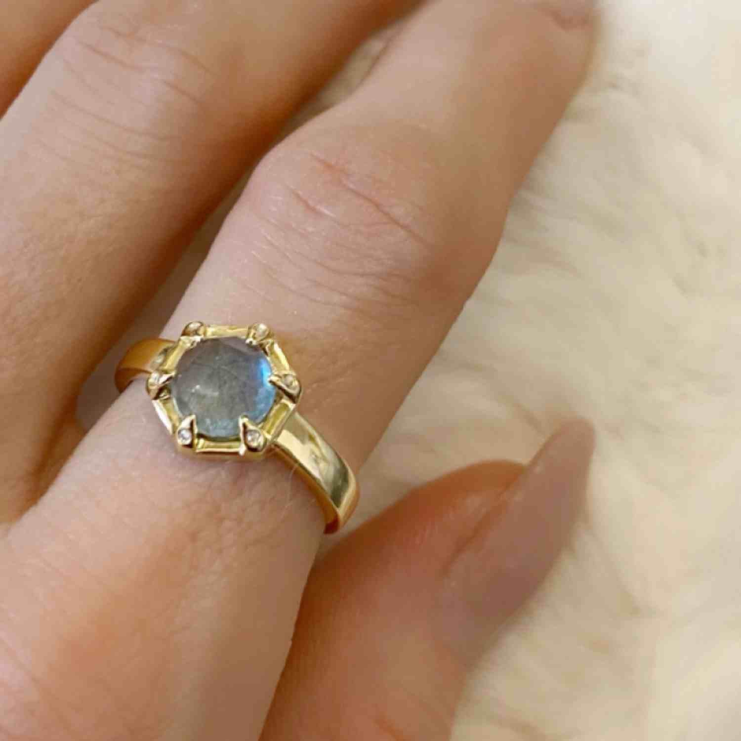 EVELYNE-M SMILODON | Aquamarine Diamond Claw Solitaire - Ring - 18 Karat Gold