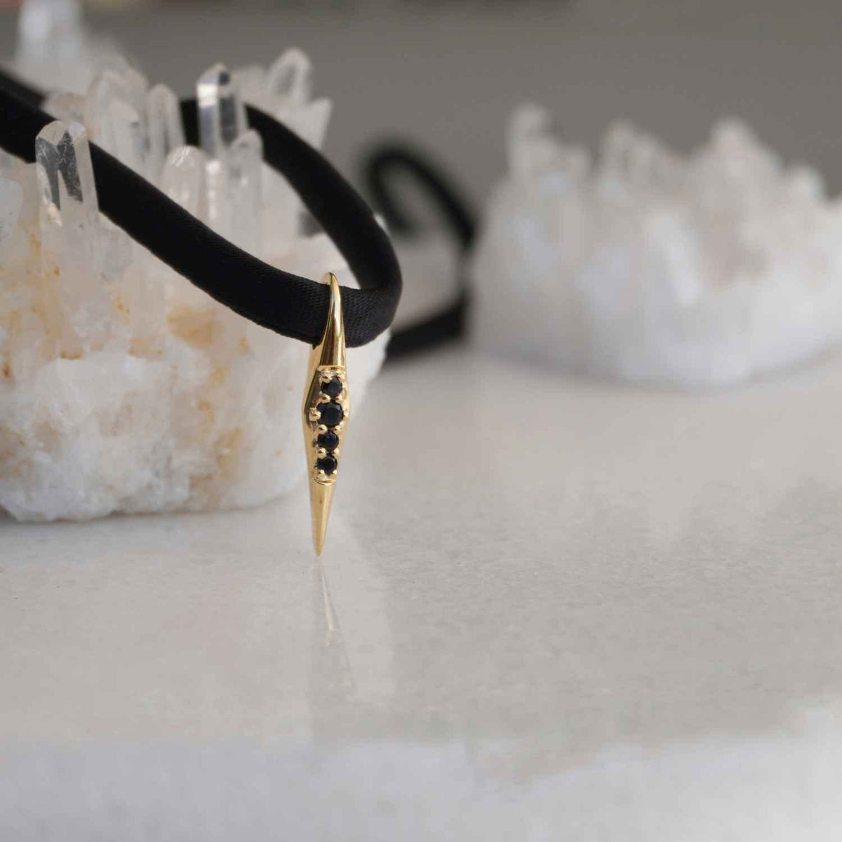 EVELYNE-M Pendant SMILODON | Claw Black Onyx - Pendant - 18 Karat Gold