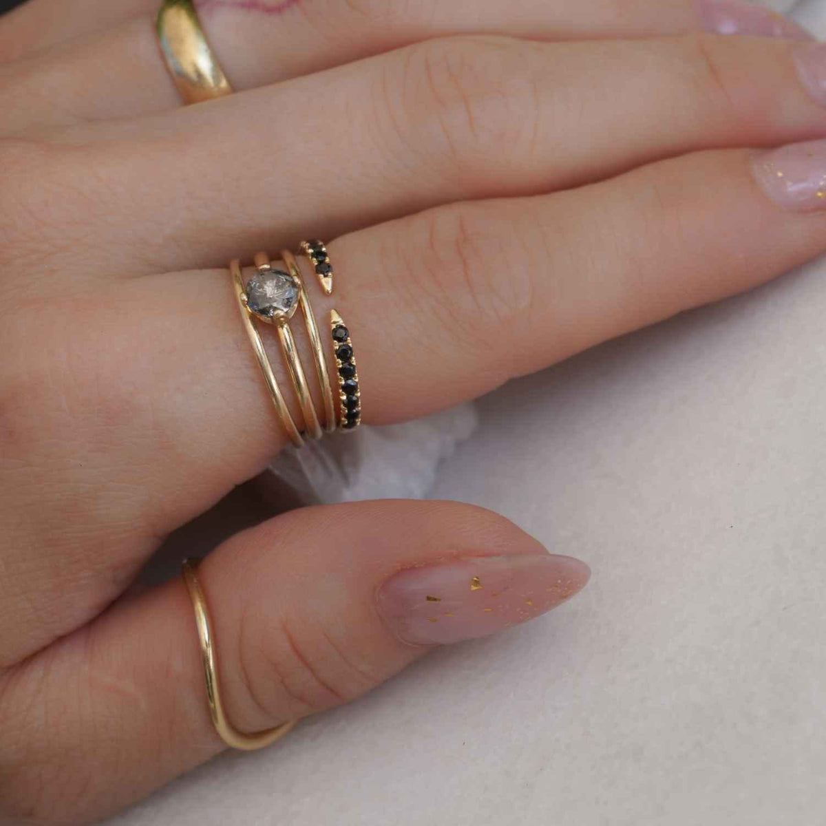 EVELYNE-M SMILODON | Claw Black Onyx - Ring - 18 Karat Gold