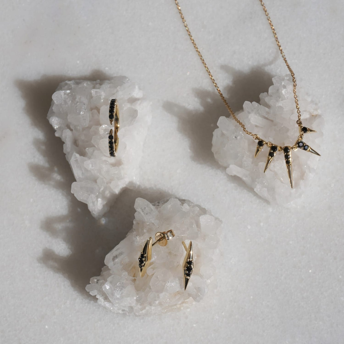 EVELYNE-M SMILODON | Claw Black Onyx - Stud Earring - 18 Karat Gold