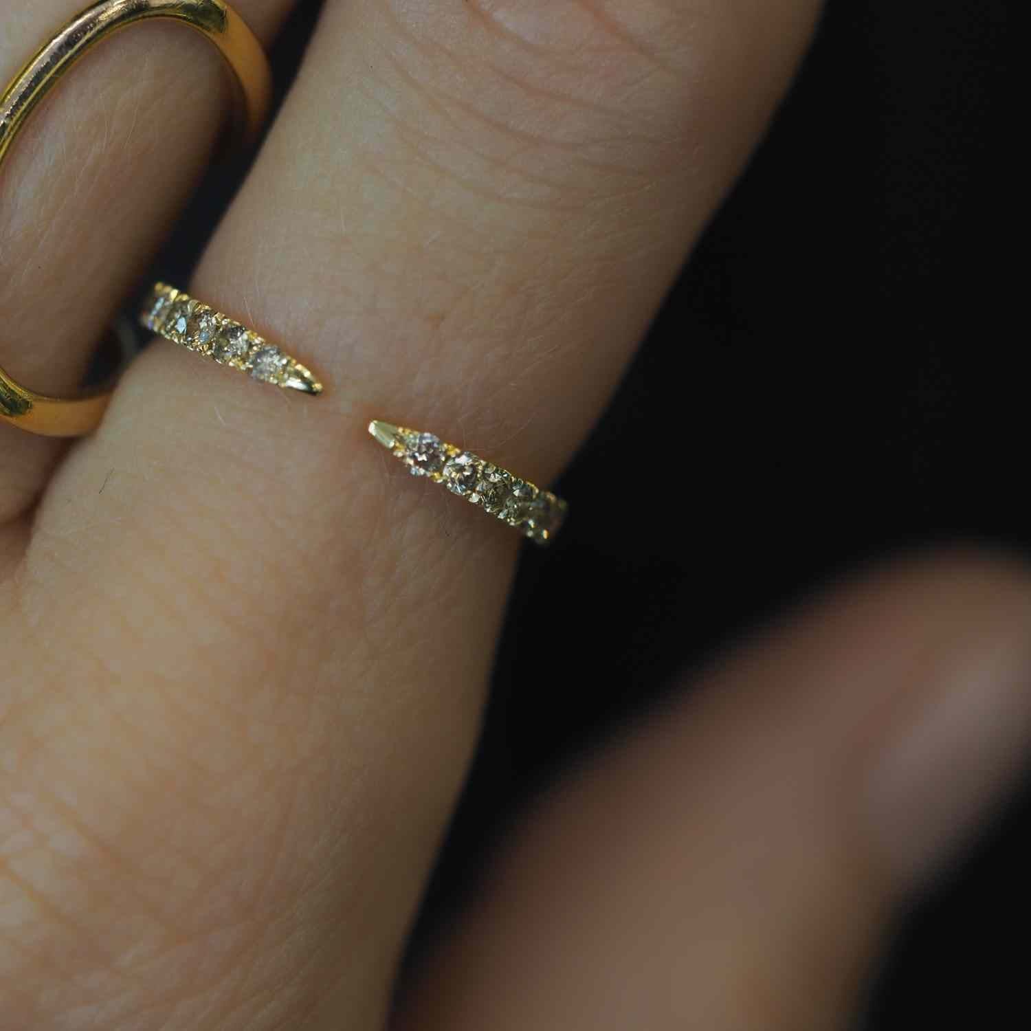 EVELYNE-M SMILODON | Claw Diamond Champagner - Ring - 18 Karat Gold