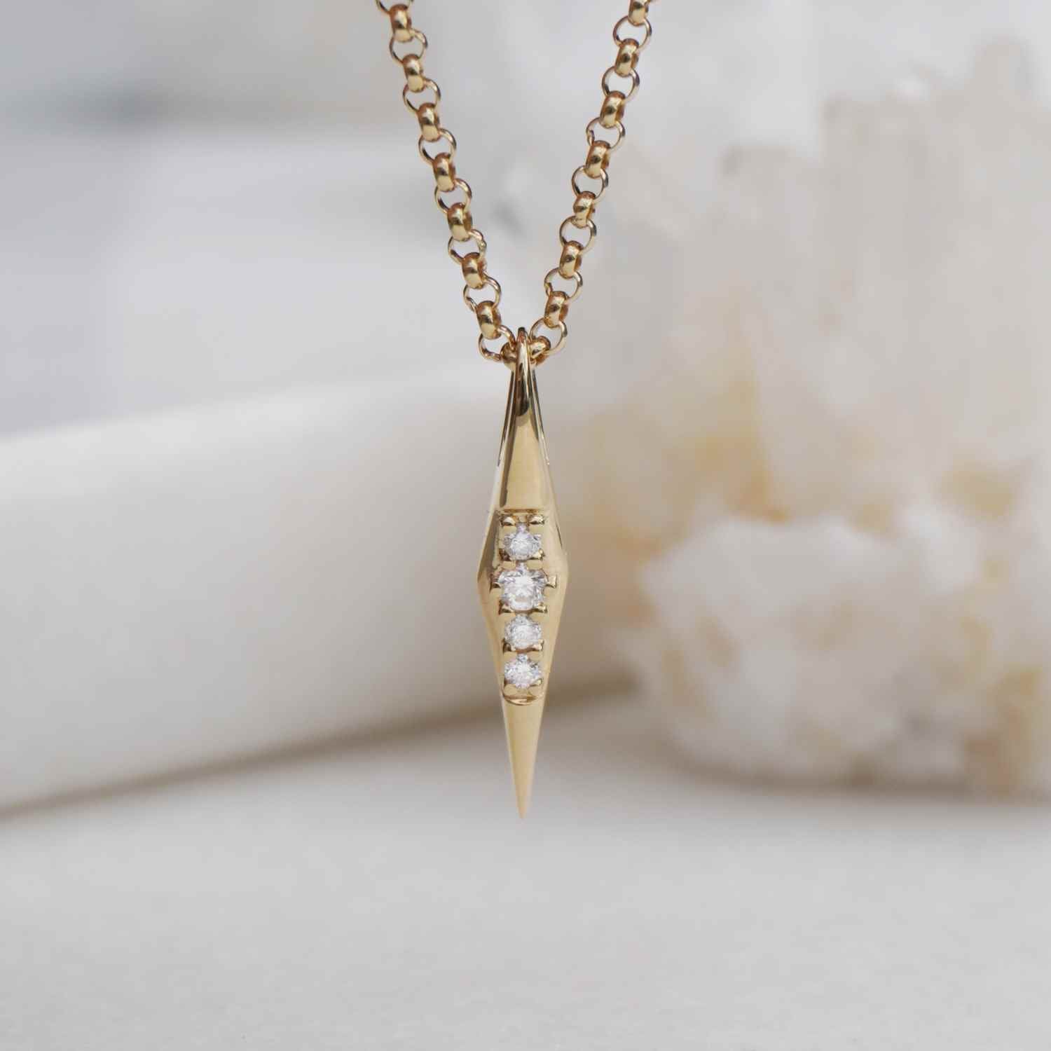 EVELYNE-M Pendant SMILODON | Claw Diamond White - Pendant - 18 Karat Gold