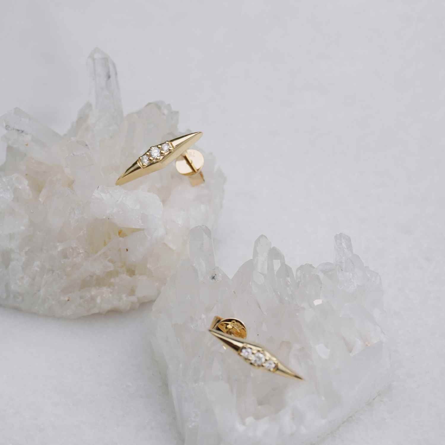 EVELYNE-M SMILODON | Claw Diamond White - Stud Earring - 18 Karat Gold