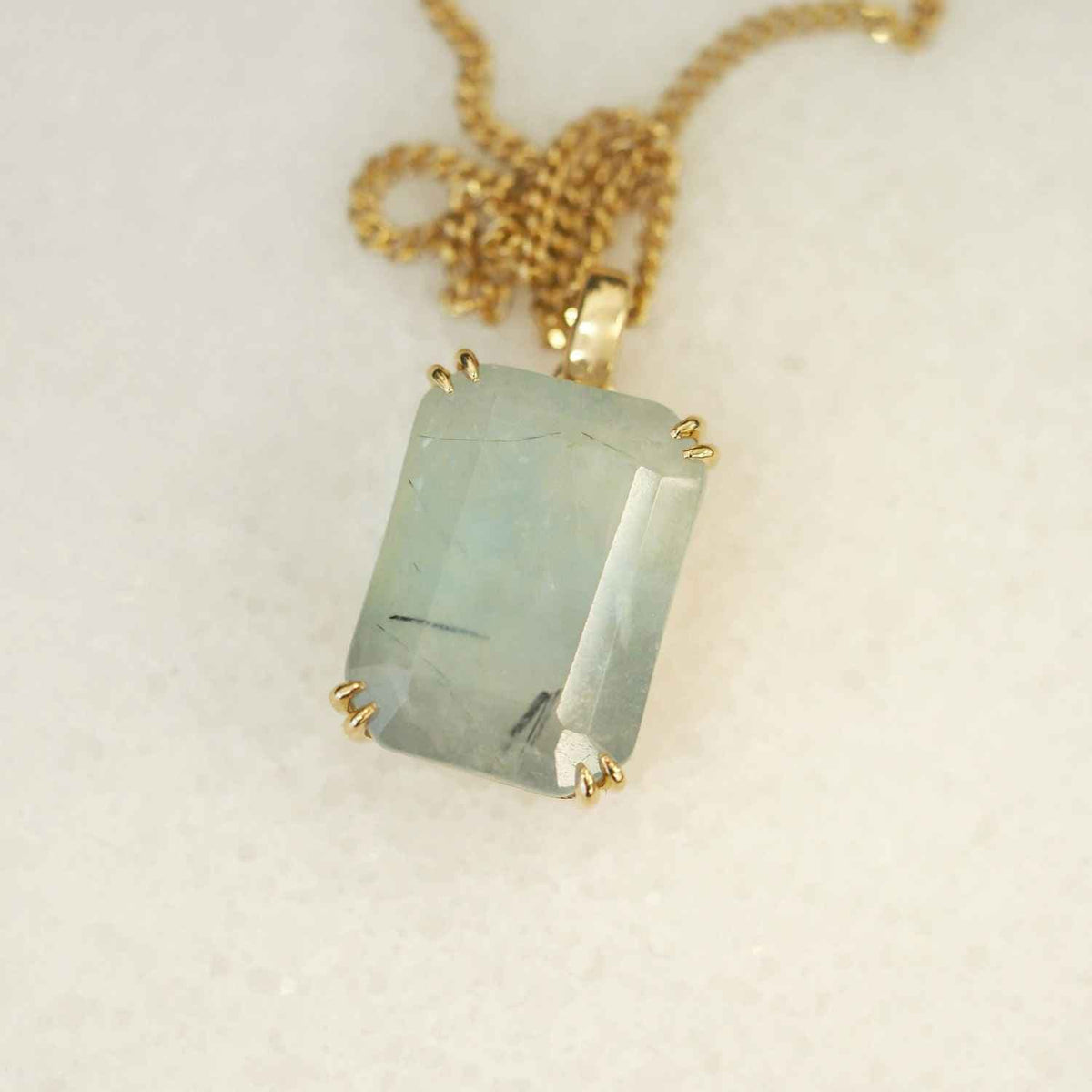 EVELYNE-M Pendant SMILODON | Prehnite Talisman - Pendant - 18 Karat Gold (ONE OF A KIND)