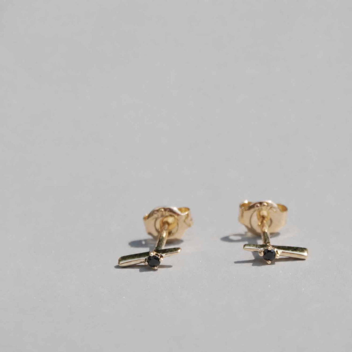 EVELYNE-M SMILODON | Sting Diamond Black - Stud Earring - 18 Karat Gold