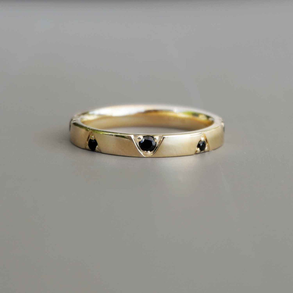 EVELYNE-M SMILODON | Tigress Black Onyx - Ring - 18 Karat Gold