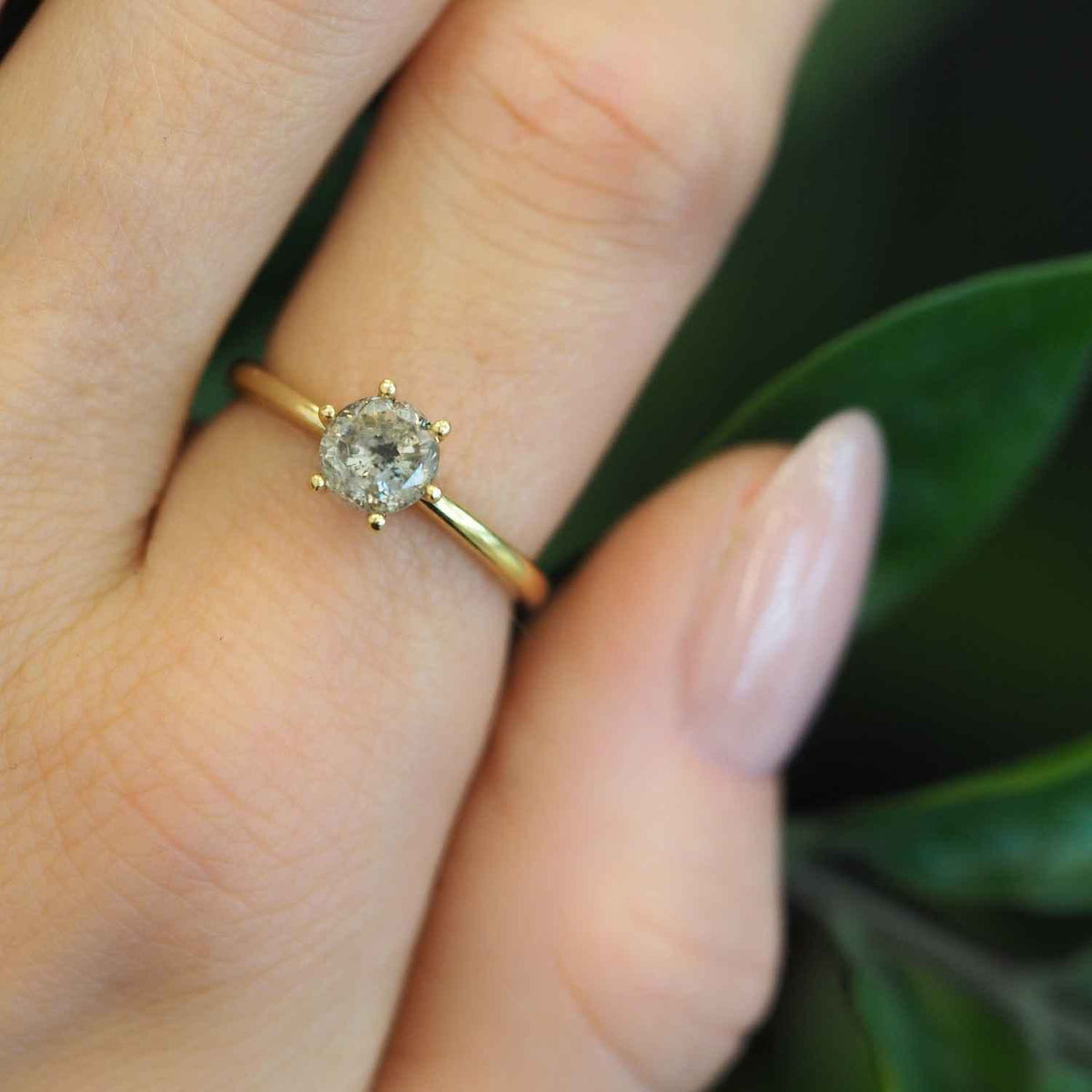 EVELYNE-M 52 SOLITAIRE | BlackGreyBrownish Galaxy Diamond - Ring - 18 Karat Gold (ONE OF A KIND)