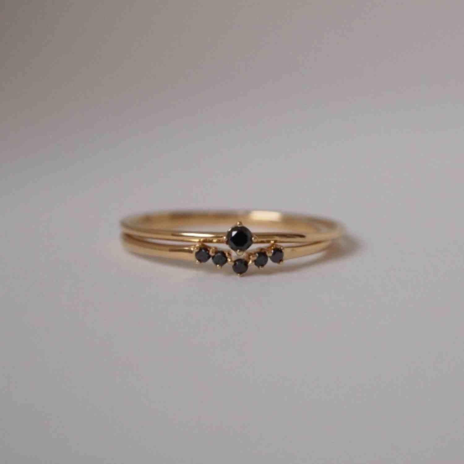 EVELYNE-M SOLITAIRE | Diamond Black (XS) - Ring - 18 Karat Gold