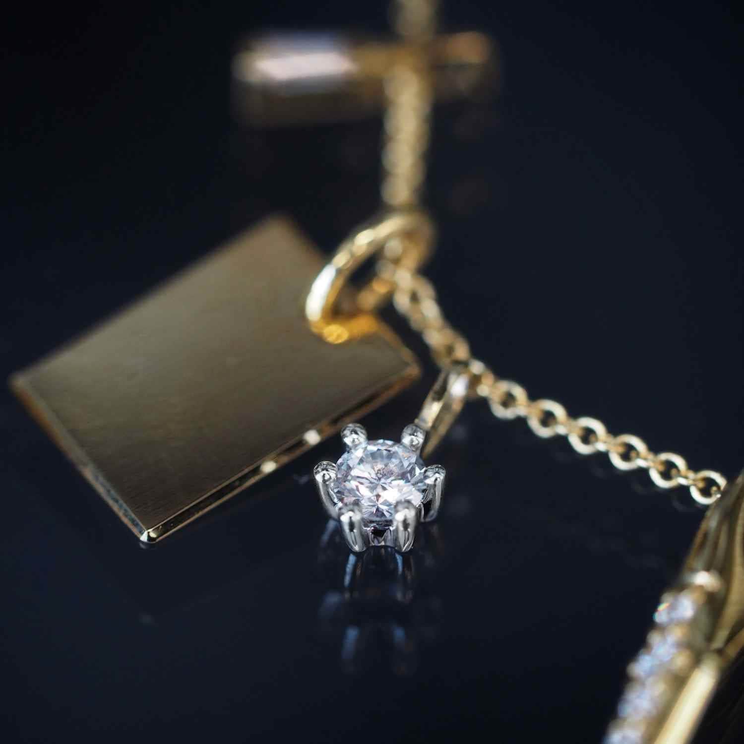 EVELYNE-M Pendant SOLITAIRE | Diamond White (0.15ct) - Pendant - 18 Karat Gold Tow Tone