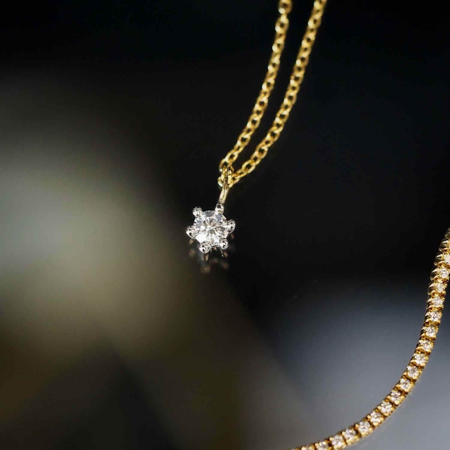 EVELYNE-M Pendant SOLITAIRE | Diamond White (0.15ct) - Pendant - 18 Karat Gold Tow Tone