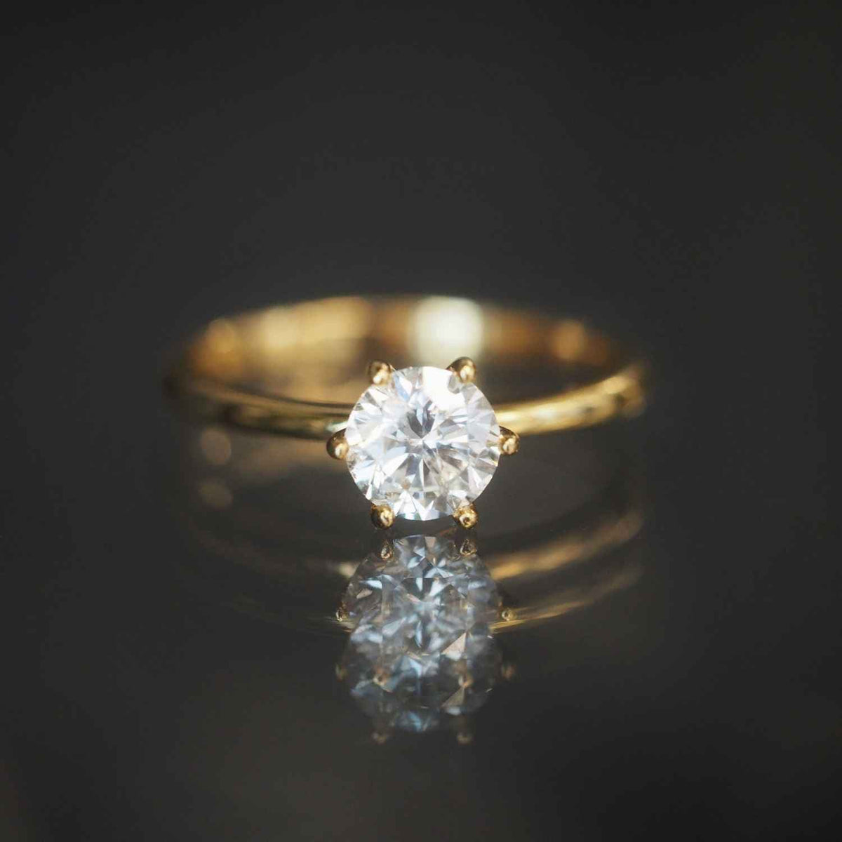 EVELYNE-M SOLITAIRE | Diamond White (6) - Ring - 18 Karat Gold