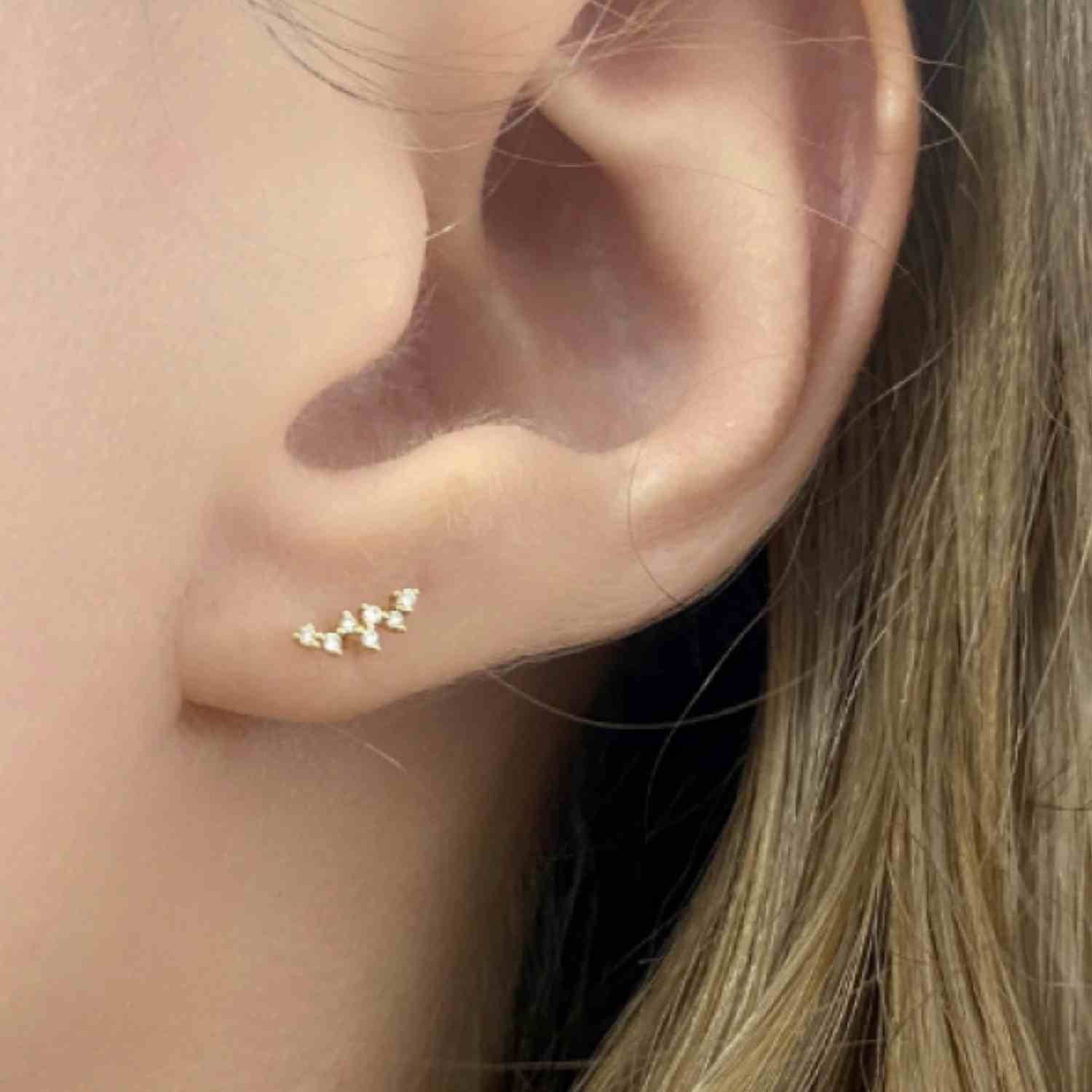 EVELYNE-M SOLITAIRE | Diamond White Curva - Stud Earring - 18 Karat Gold