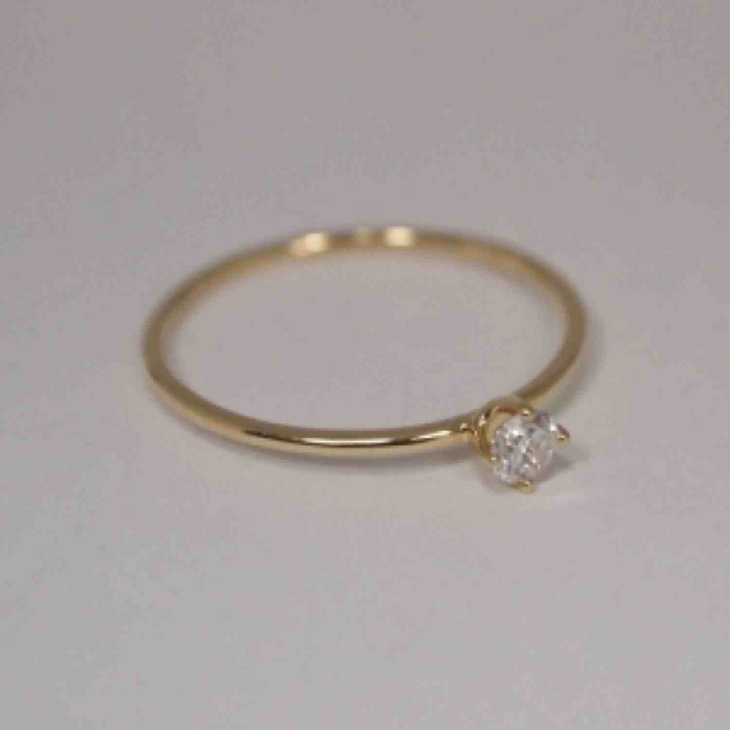 EVELYNE-M SOLITAIRE | Diamond White (S) - Ring - 18 Karat Gold