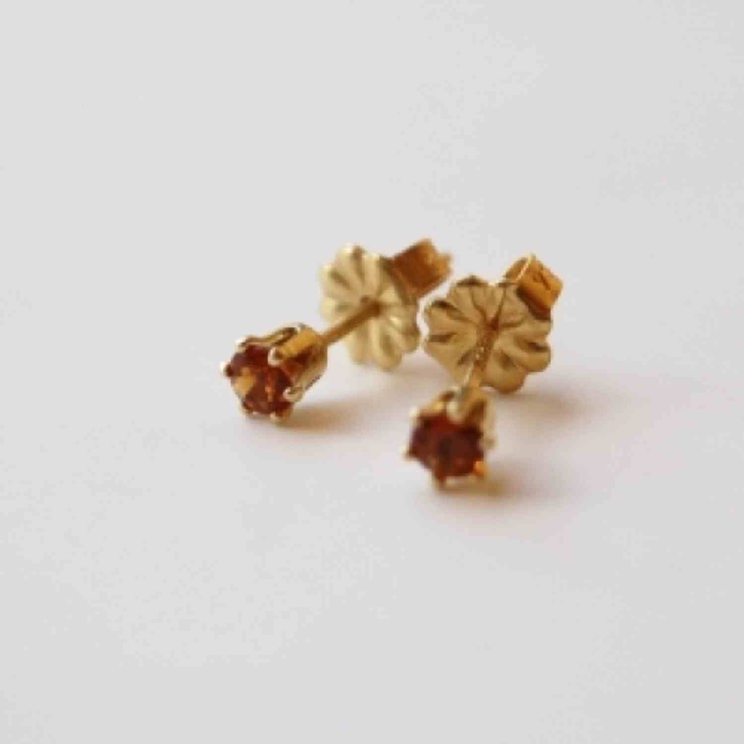 EVELYNE-M SOLITAIRE | Fire Citrin (S) - Stud Earring - Gold