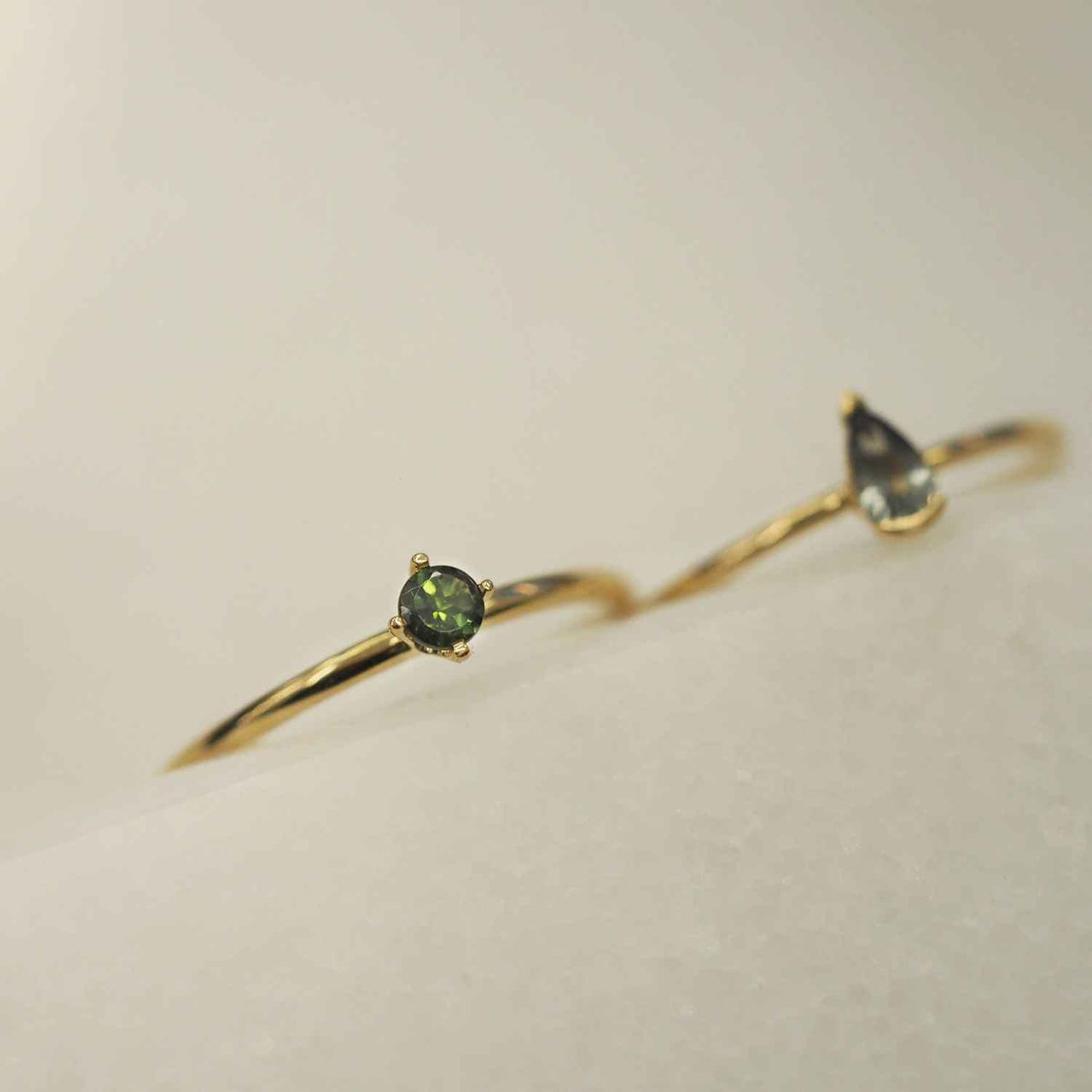 EVELYNE-M SOLITAIRE | Forest Green Tourmaline (S) - Ring - 18 Karat Gold
