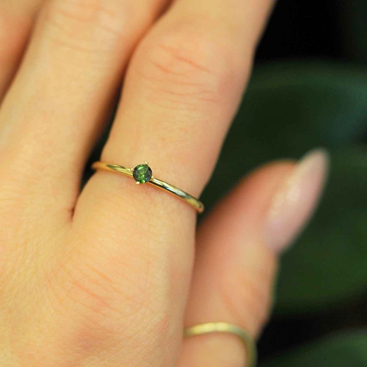EVELYNE-M SOLITAIRE | Forest Green Tourmaline (S) - Ring - 18 Karat Gold