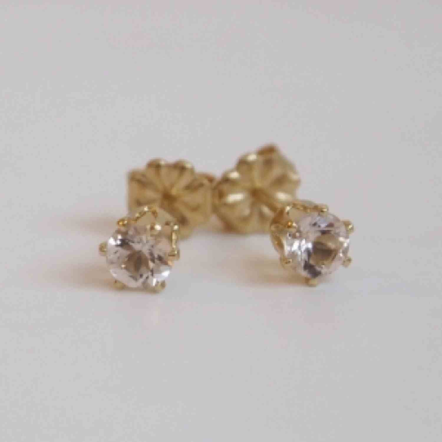 EVELYNE-M SOLITAIRE | Morganite (M) - Stud Earring - Gold