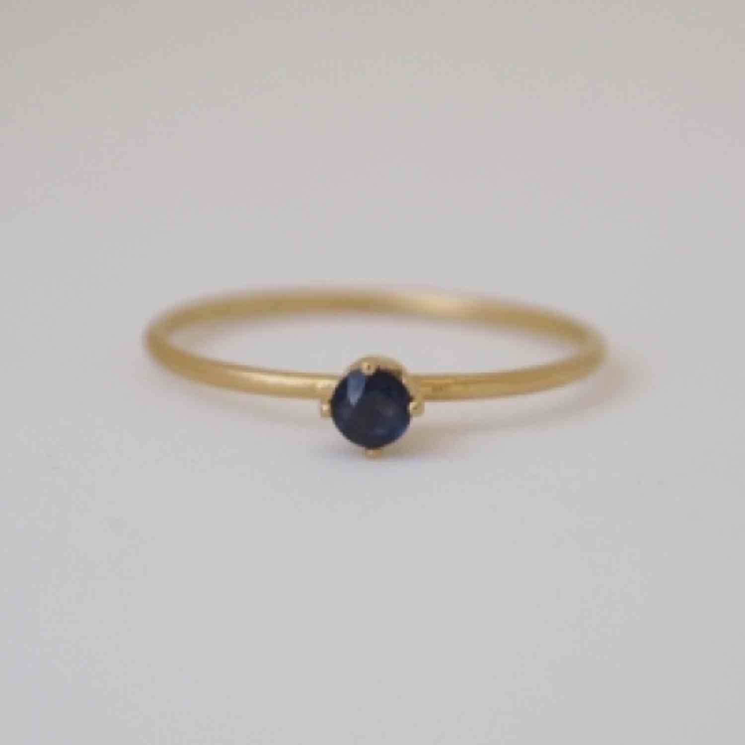 EVELYNE-M SOLITAIRE | Sapphire (S) - Ring - Gold