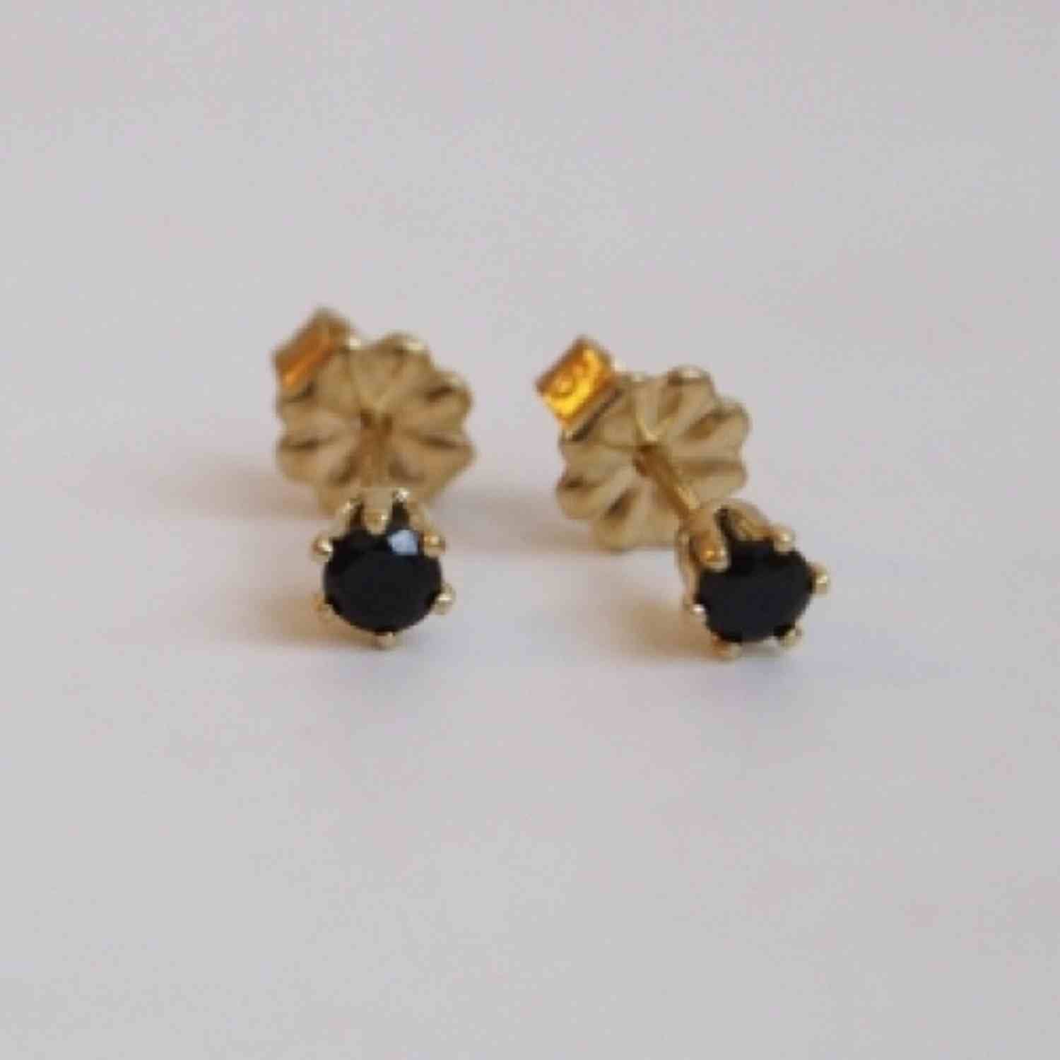 EVELYNE-M SOLITAIRE | Spinel (S) - Stud Earring - Gold