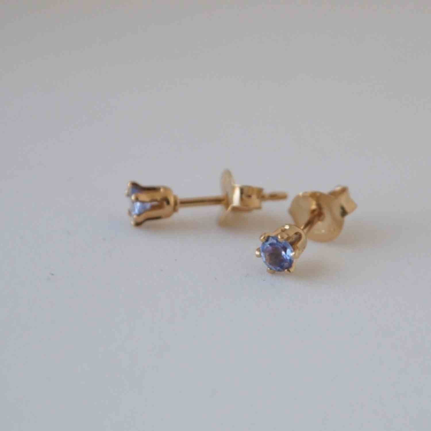 EVELYNE-M SOLITAIRE | Tanzanite (S) - Stud Earring - Gold