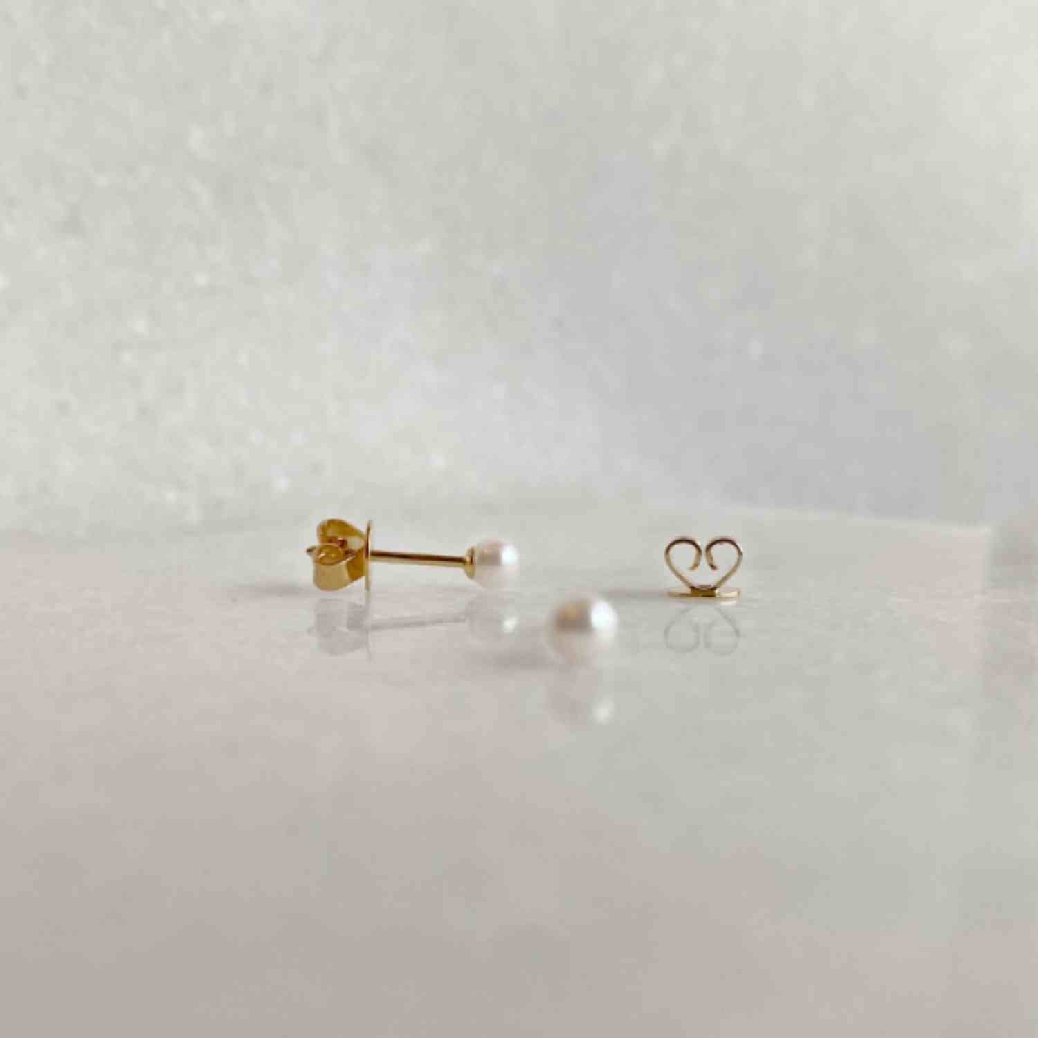 EVELYNE-M SOPHIE | Akoya Pearl - Stud Earring - 18 Karat Gold