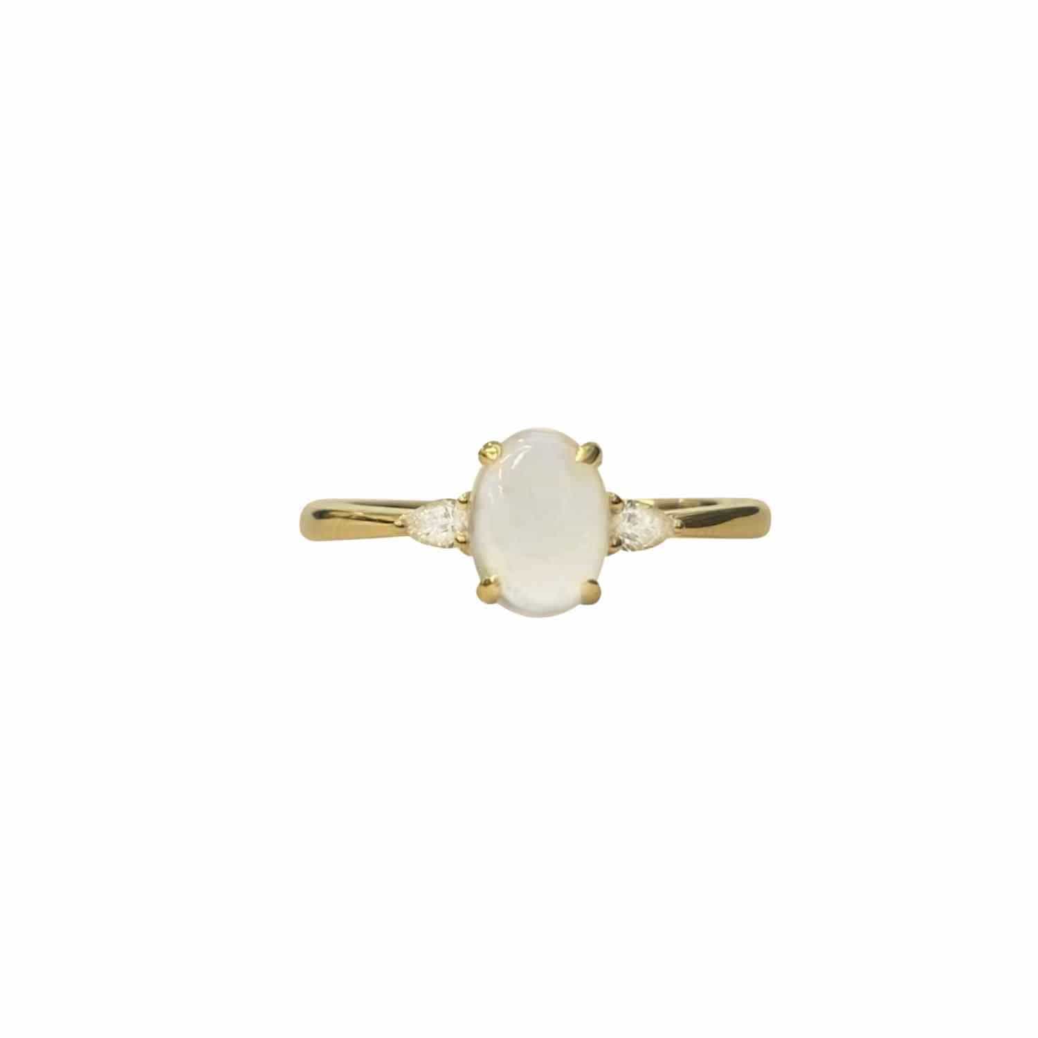 EVELYNE-M SOPHIE | Ellipse Paperwhite Moonstone and Diamonds - Ring - 18 Karat Gold