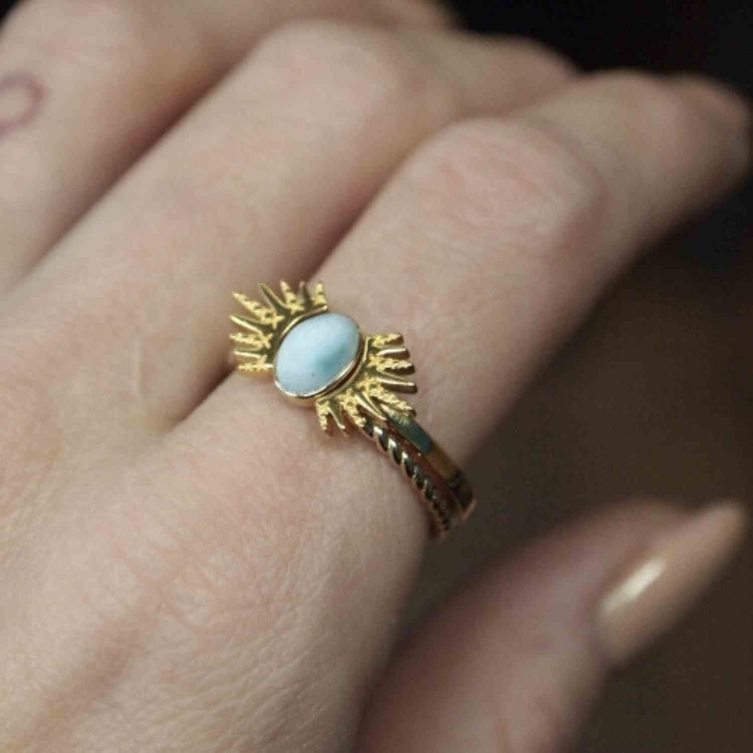 EVELYNE-M SOPHIE | Ellipse Twist Larimar - Ring - Gold