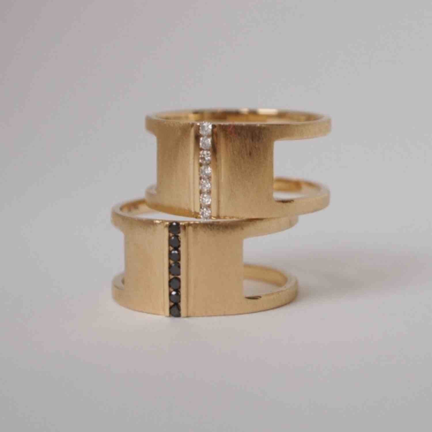 EVELYNE-M STRIPES&JOIST | Bar Seven Diamond Black - Ring - 18 Karat Gold