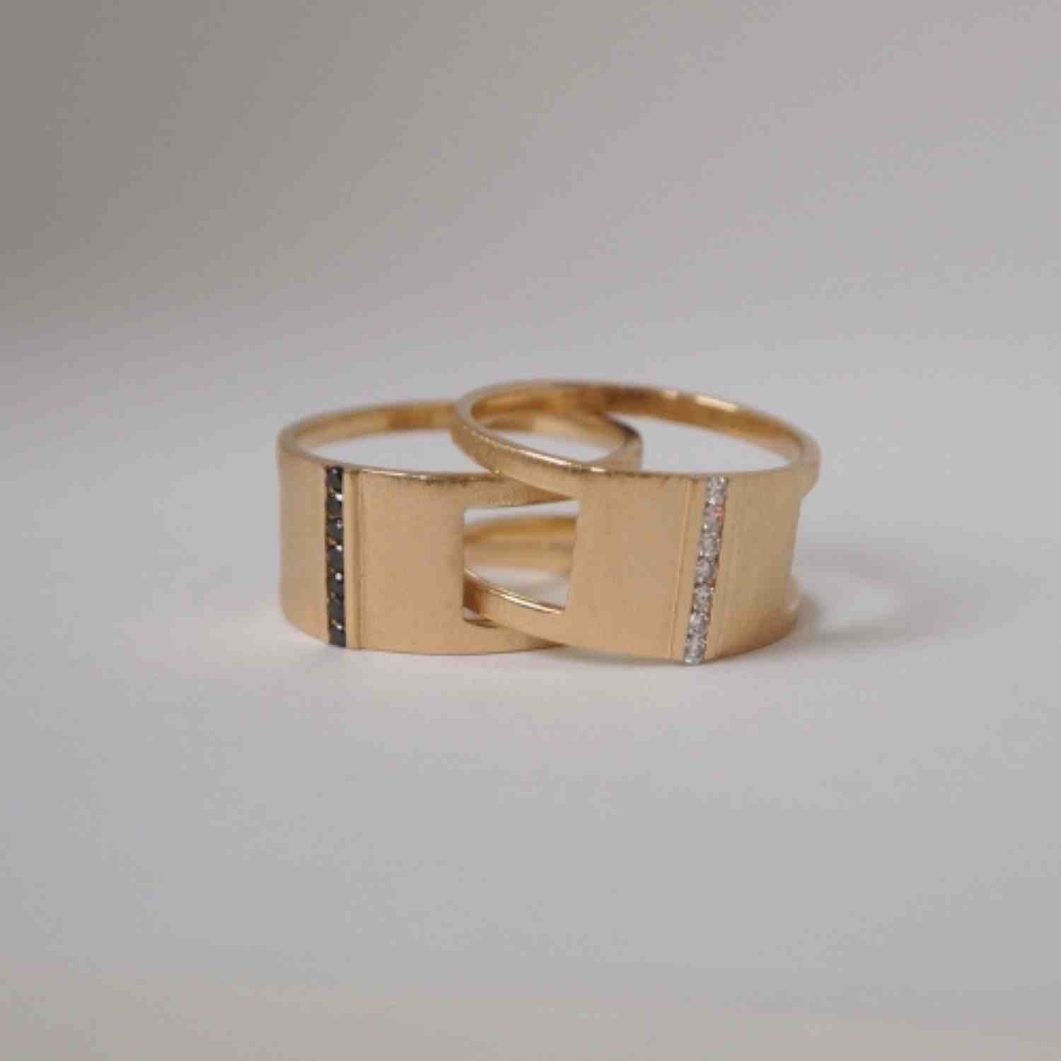 EVELYNE-M STRIPES&JOIST | Bar Seven Diamond Black - Ring - 18 Karat Gold