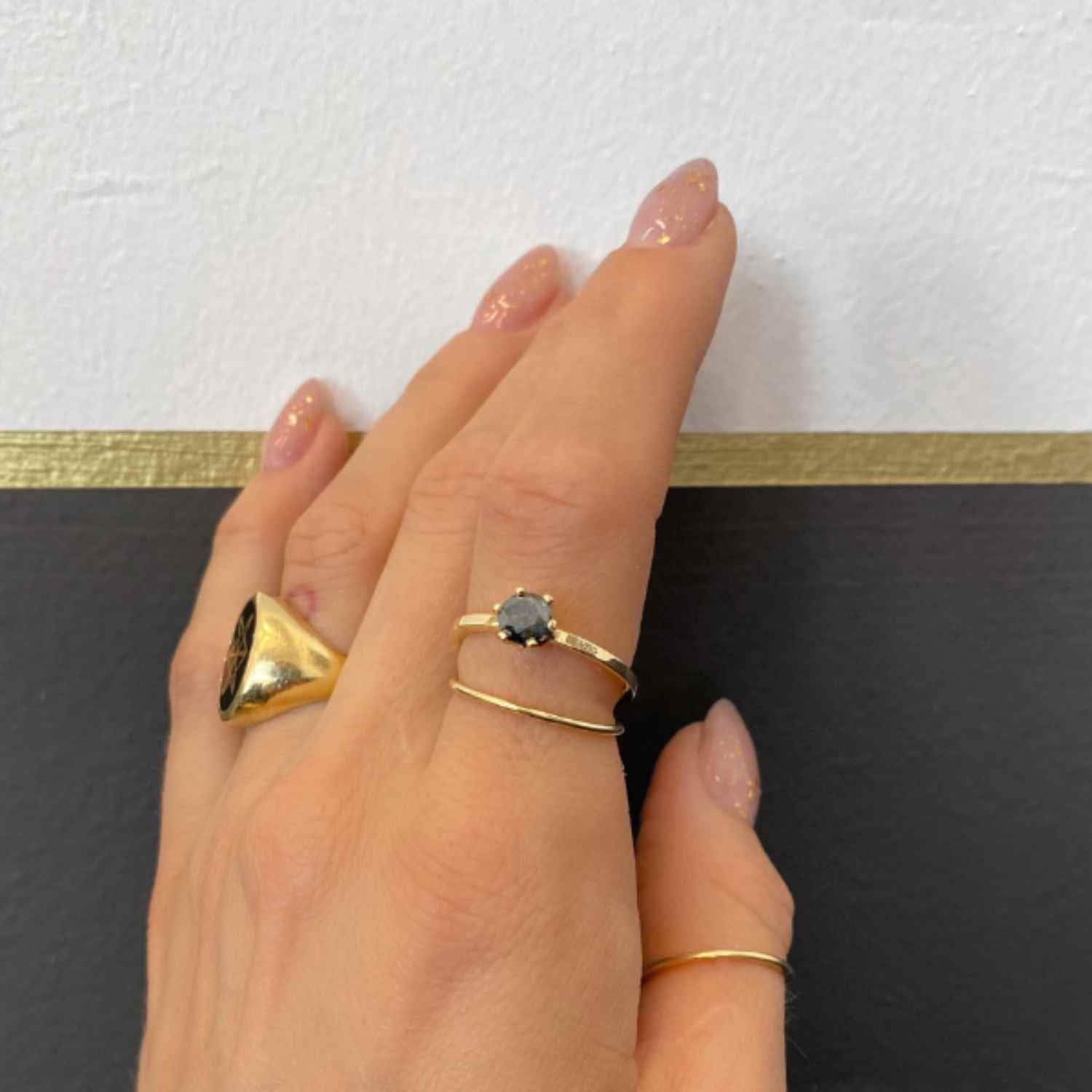 EVELYNE-M STRIPES&JOIST | Diamond Blue Solitaire - Ring - 18 Karat Gold - (ONE OF A KIND)