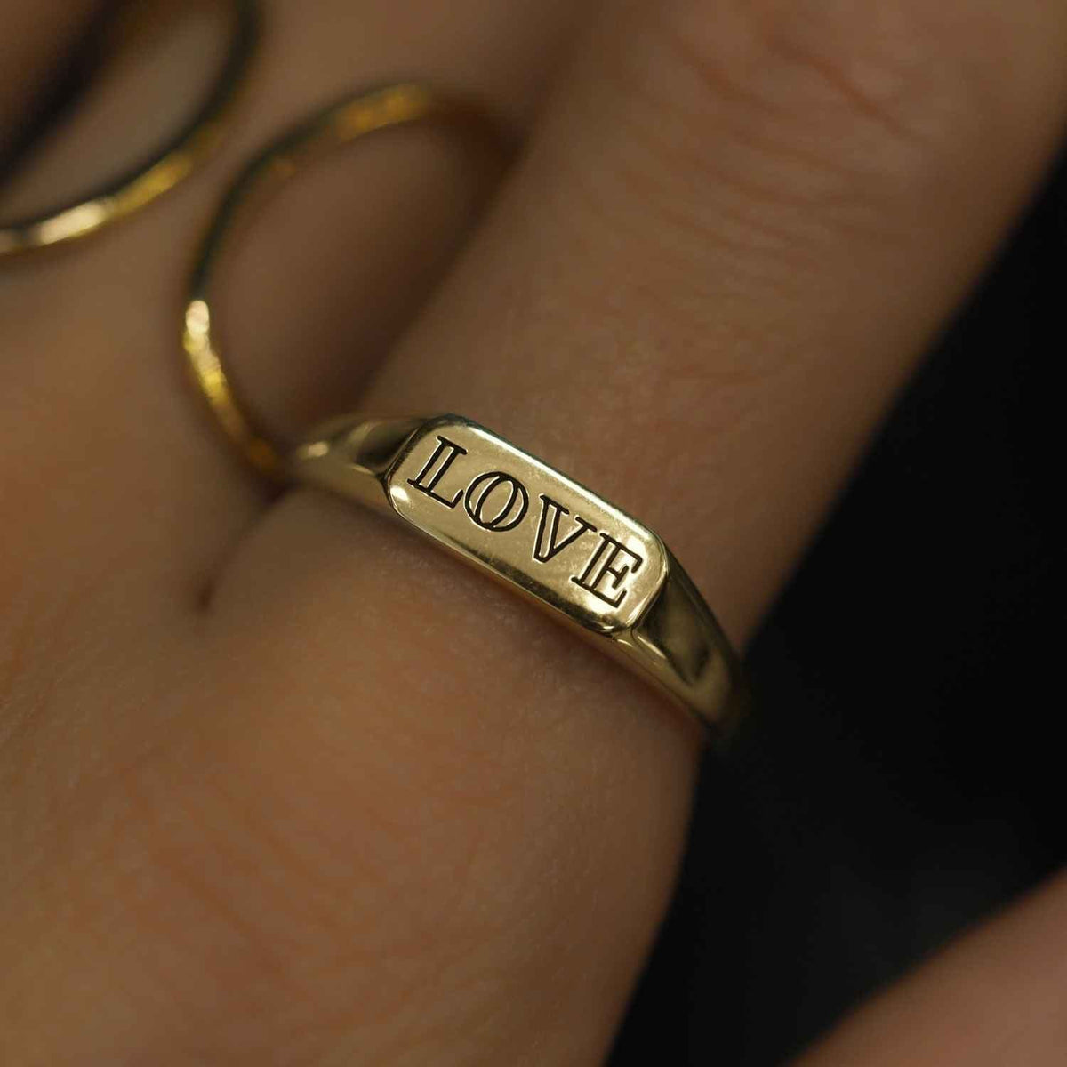 EVELYNE-M STRIPES&amp;JOIST | Medium Signet - Ring - Gold + ENGRAVING