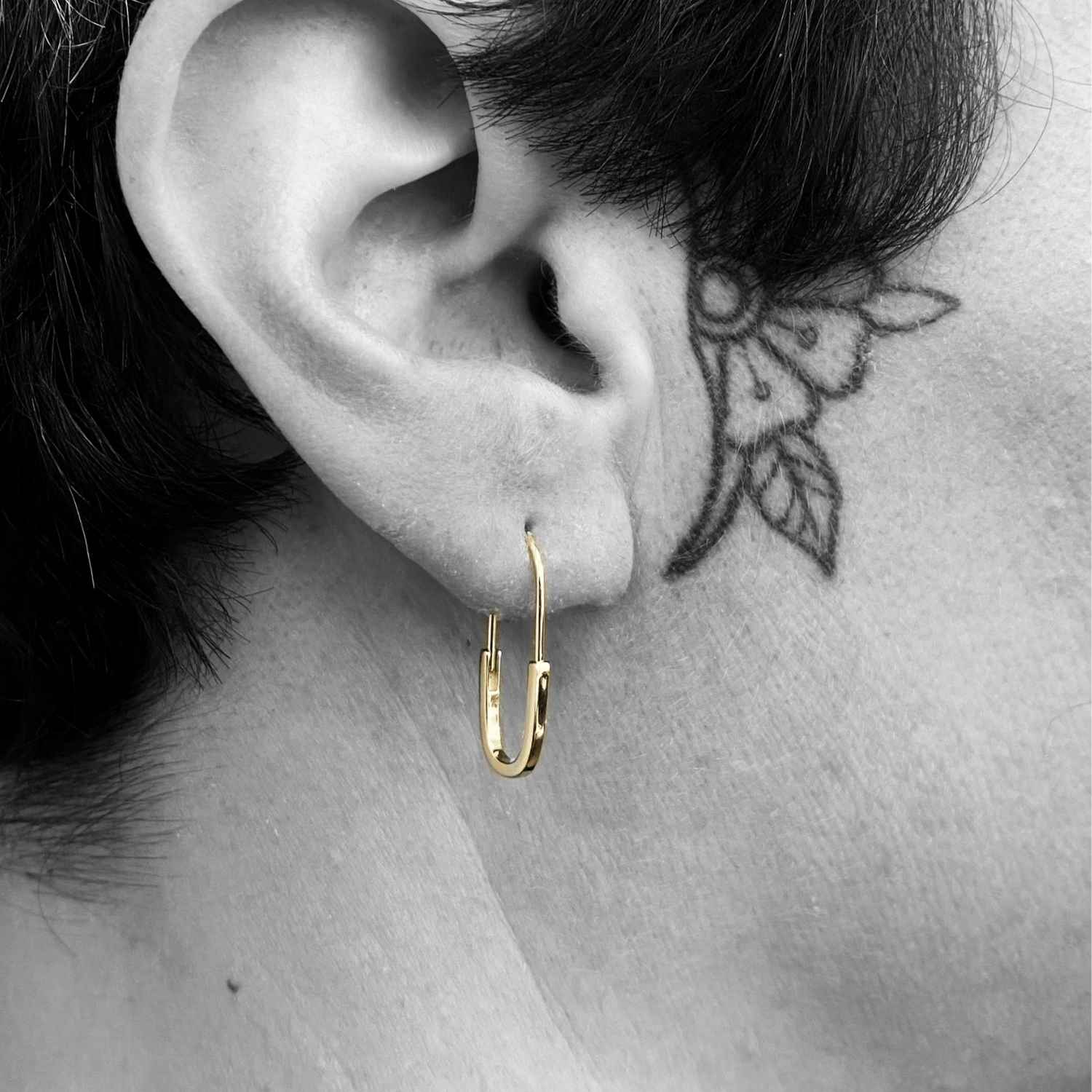 EVELYNE-M STRIPES&amp;JOIST | Minimalist Safety Pin - Creole Hoop Earring - Gold