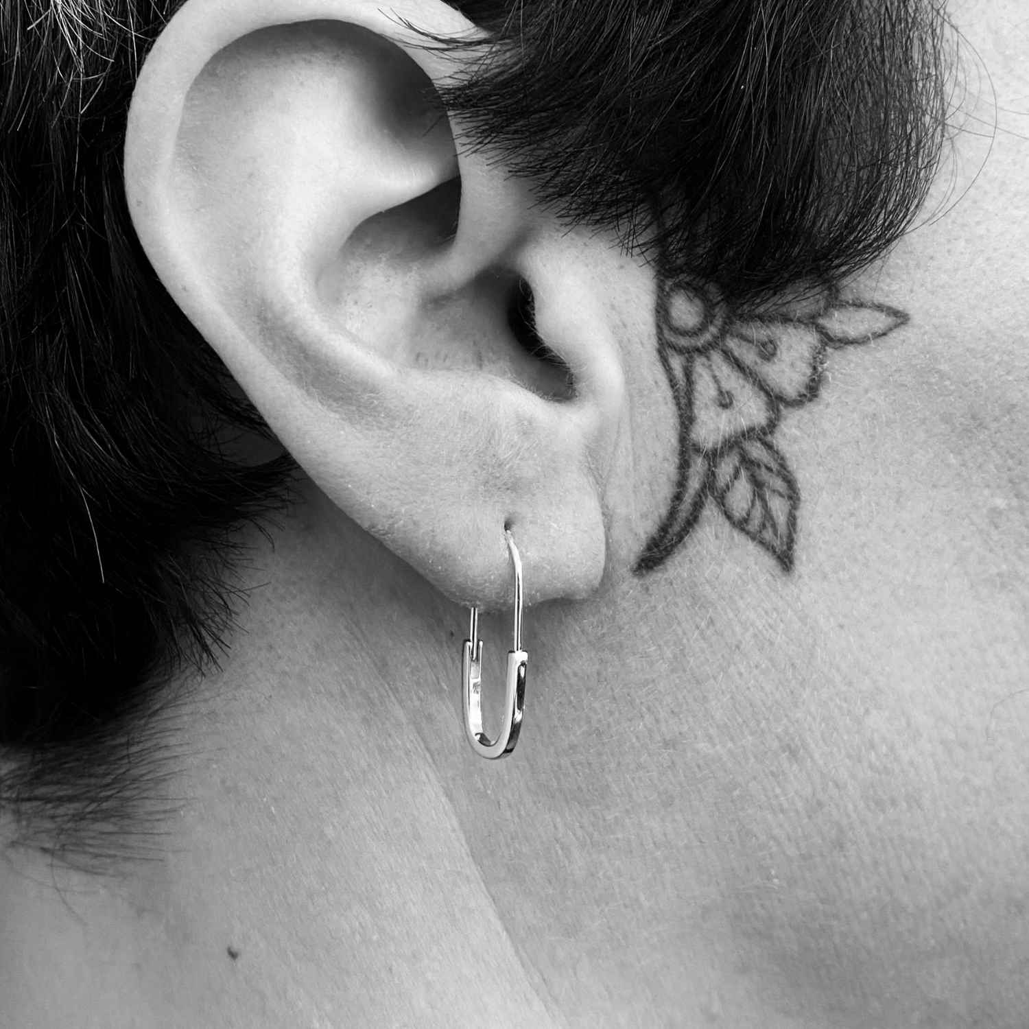 EVELYNE-M STRIPES&amp;JOIST | Minimalist Safety Pin - Creole Hoop Earring - Silver