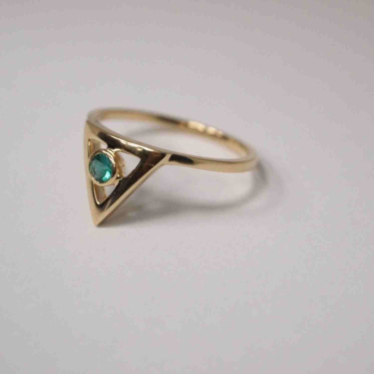 EVELYNE-M TRINITY | Illuminati Emerald - Ring - 18 Karat Gold