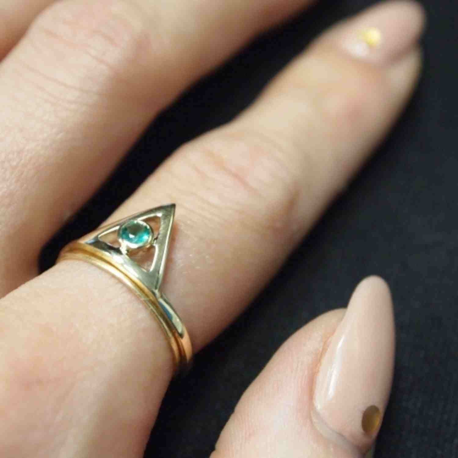 EVELYNE-M TRINITY | Illuminati Emerald - Ring - 18 Karat Gold