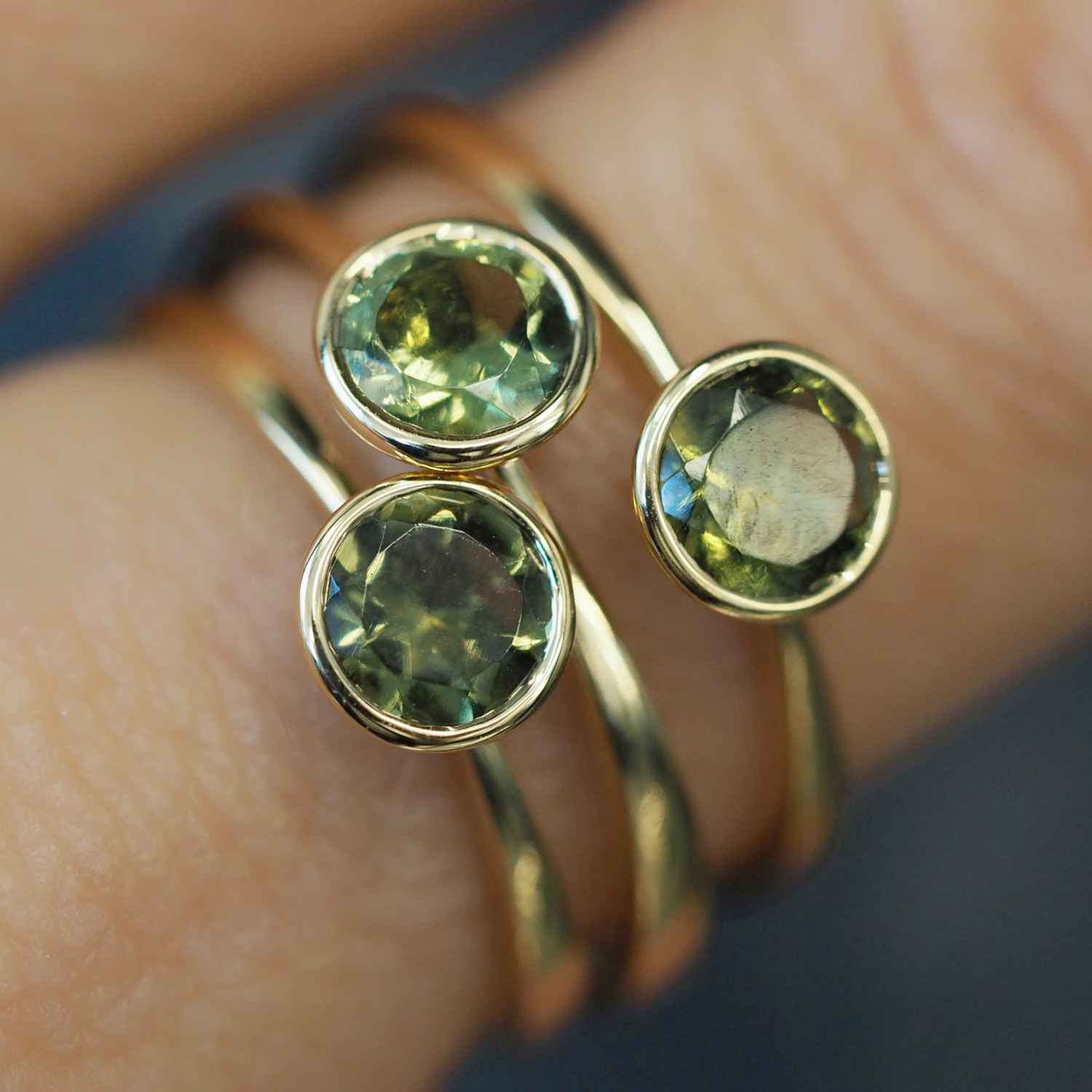 EVELYNE-M TRINITY | Moldavite Solitaire - Ring - 18 Karat Gold